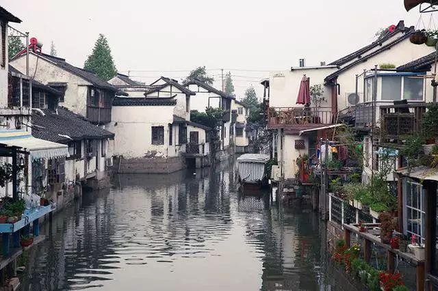 宜昌首个“五星级”服务区开门迎客 外观形似西陵峡山体轮廓